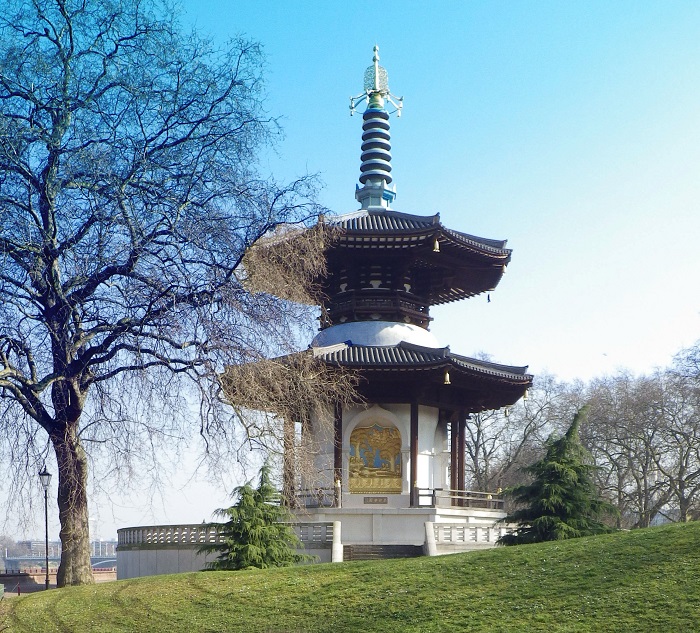 Battersea Park, without a Boris bike, on a sunny London day