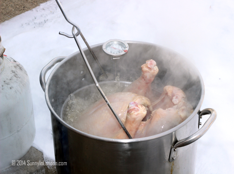 How-to-fry-a-turkey-recipe-american-thanksgiving