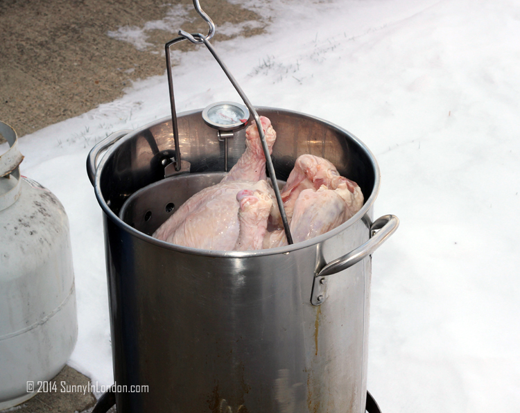How-to-fry-a-turkey-recipe-american-thanksgiving