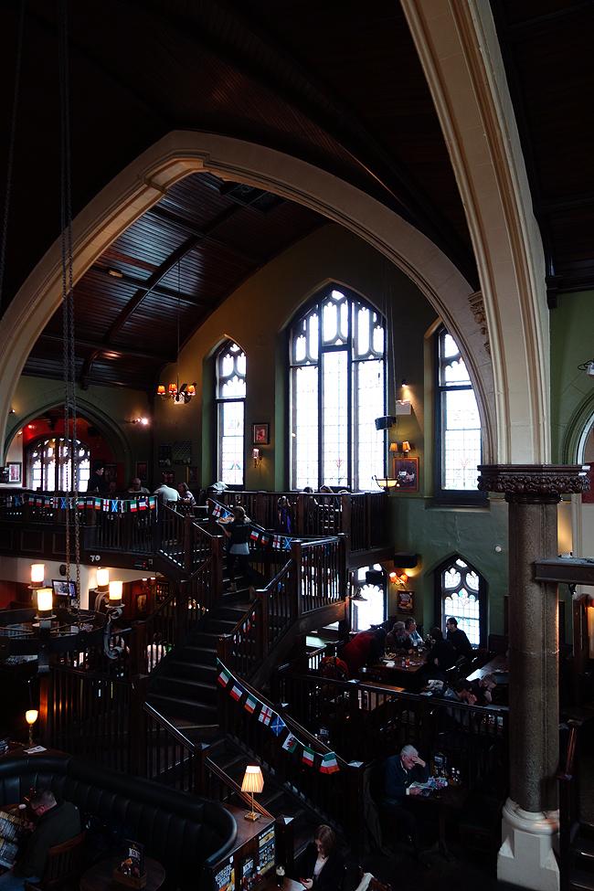 irish-pub-in-london-oneills-muswell-hill-church-wings