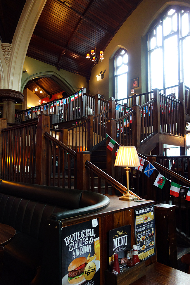 irish-pub-in-london-oneills-muswell-hill-church-wings