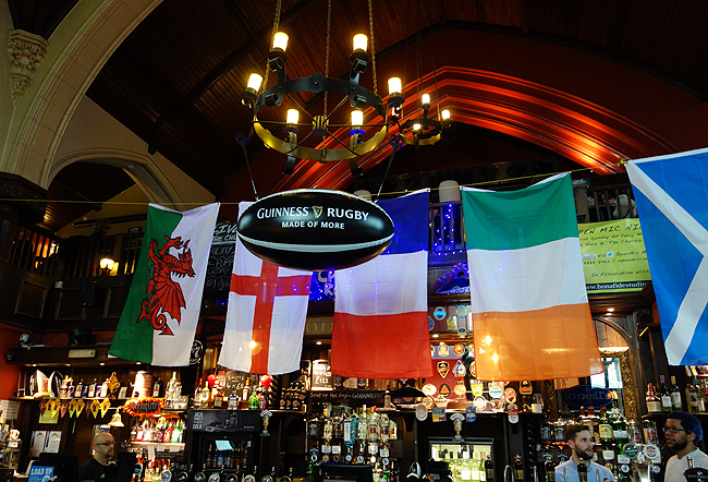 irish-pub-in-london-oneills-muswell-hill-church-wings