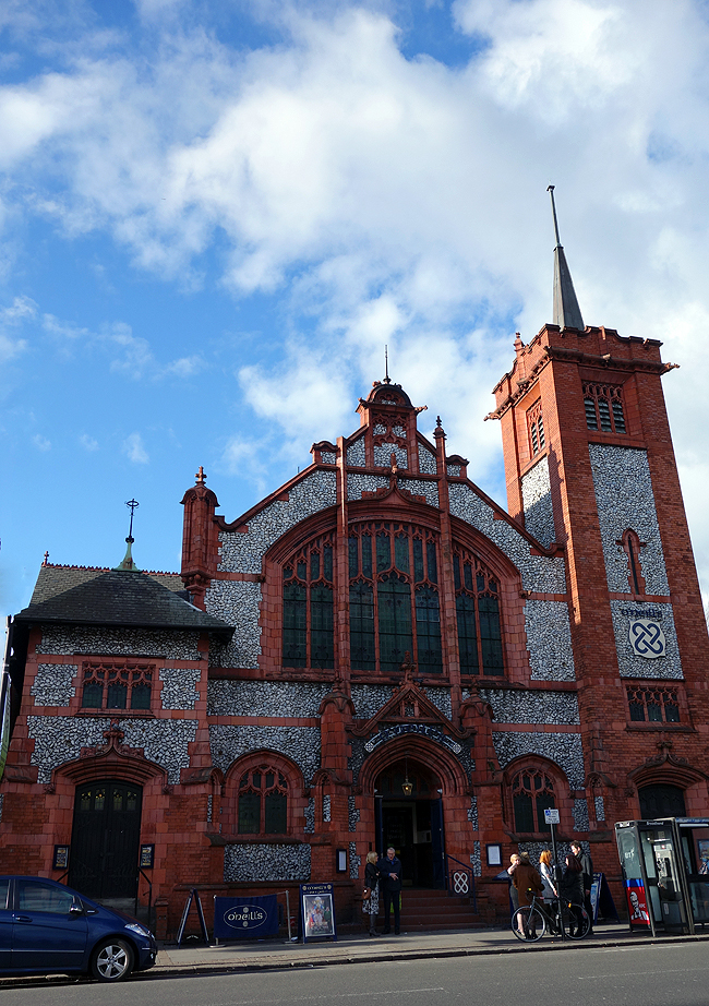 irish-pub-in-london-oneills-muswell-hill-church-wings