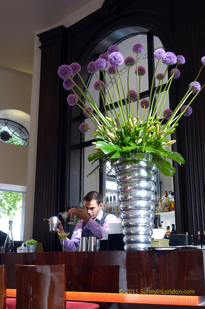 one-aldwych-hotel-lobby-bar-covent-garden-bloom-gin