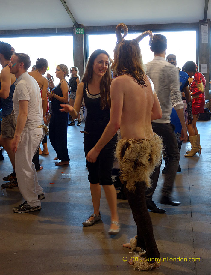 raves-in-london-morning-gloryville