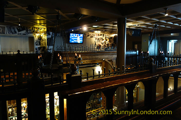 irish-pubs-in-london-piccadilly-circus-pub-crawl-oneills-soho-wardour-street-pub-crawl