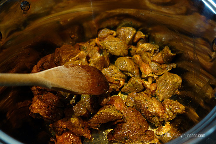 Lamb Saag Aloo Recipe- Spinach and Potato Indian Curry from a British man living in London