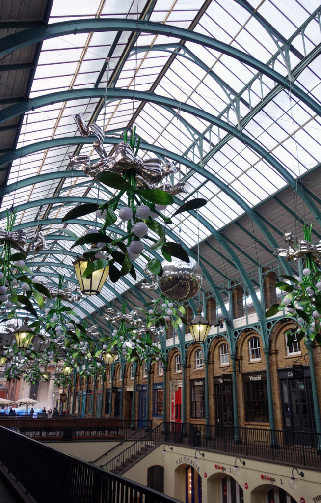 Covent Garden Guide Christmas decorations in the Piazza