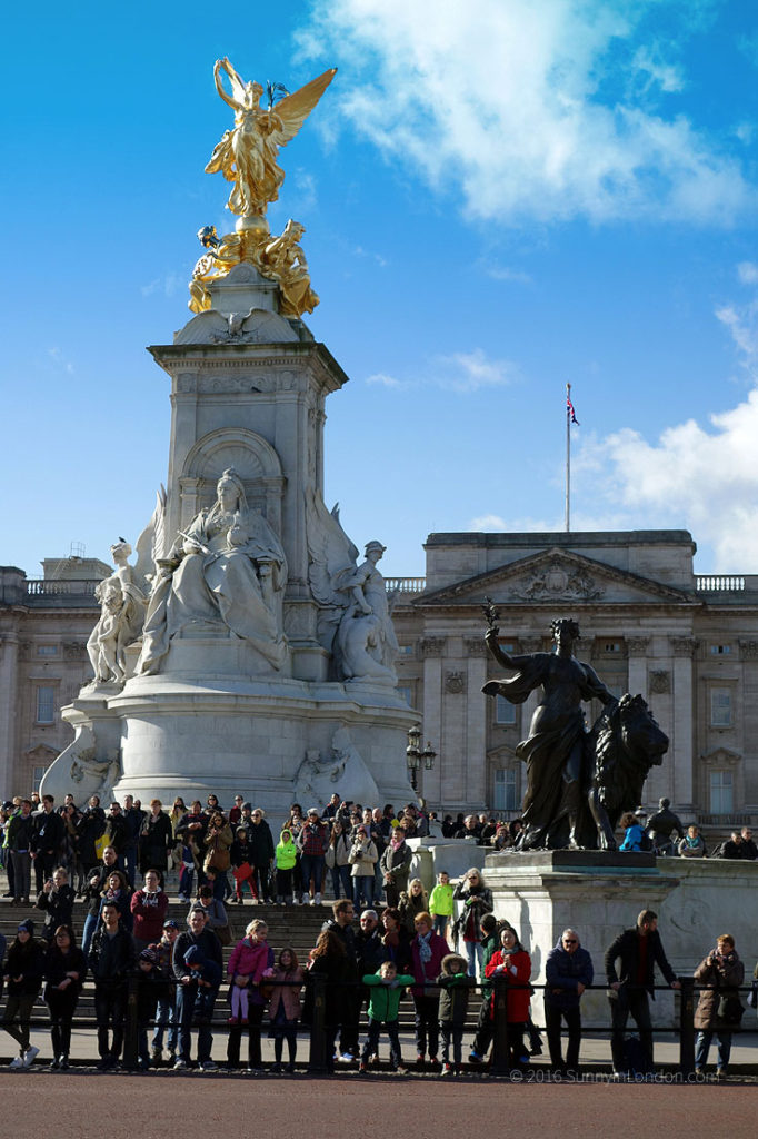 Best Places to Take a Selfie in London Buckingham Palace