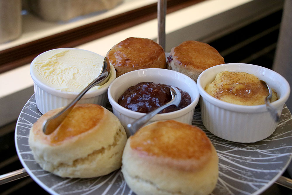 festive-afternoon-tea-intercontinental-park-lane-london-scones