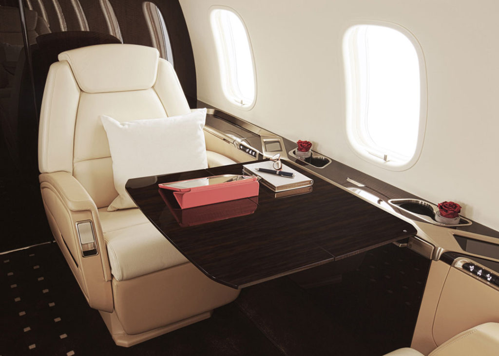 private-jet-membership-vistajet-bombardier-challenger-350-private-jet-business-suite