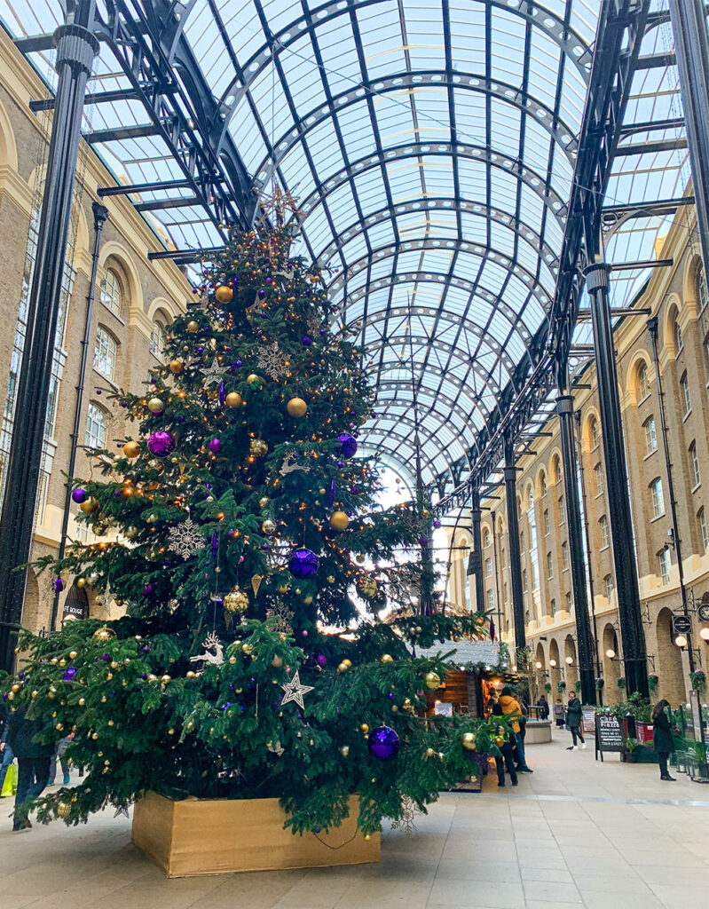 london-bridge-christmas-market-hays-galleria-tree