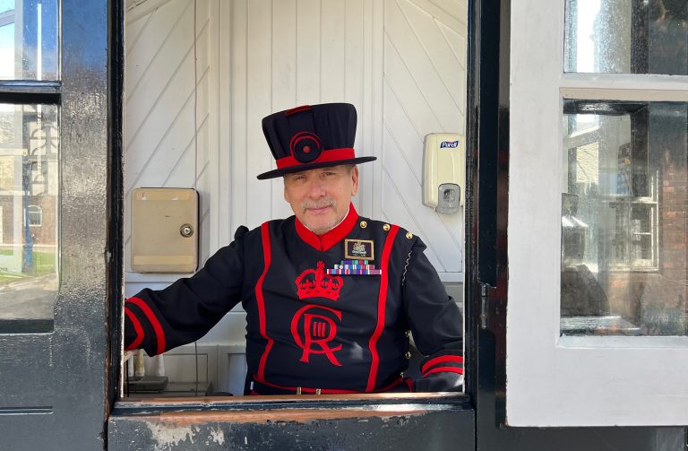 tower-of-london-tour-with-a-beefeater