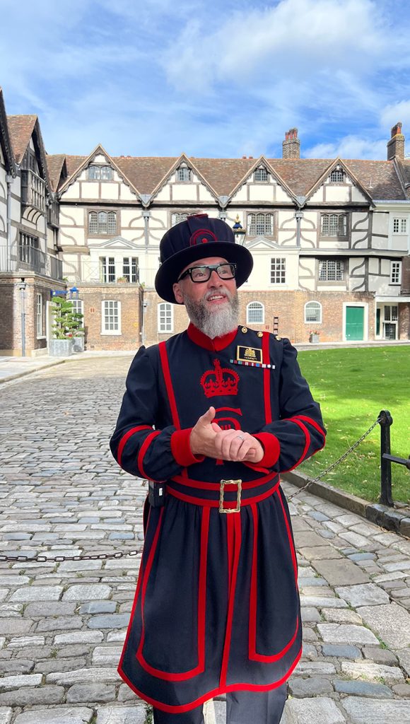 tower-of-london-tour-with-a-beefeater