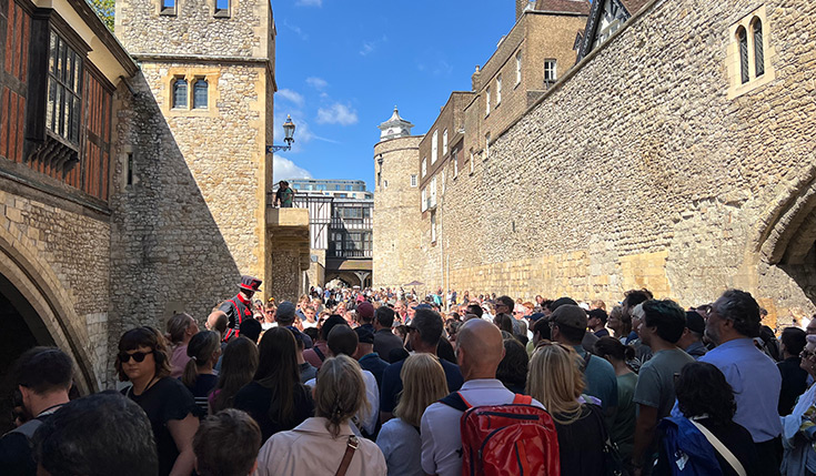 tower-of-london-tour-with-a-beefeater