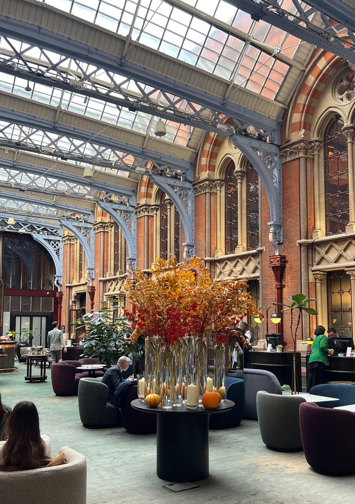 best-places-to-stay-in-london-hotels-near-train-stations-st-pancras-renaissance-hotel