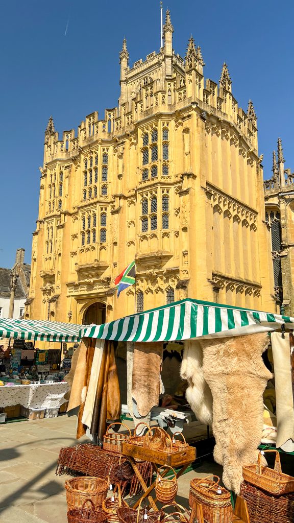 cotswolds-what-to-see-cirencester-market-place-england