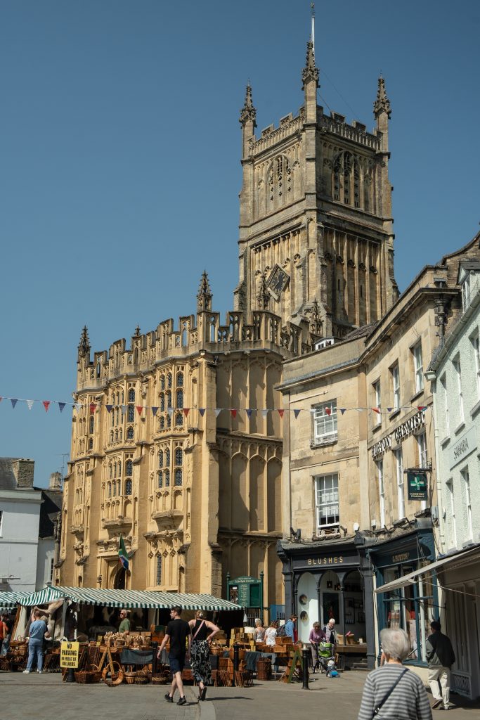 cotswolds-what-to-see-cirencester-market-place-england-3