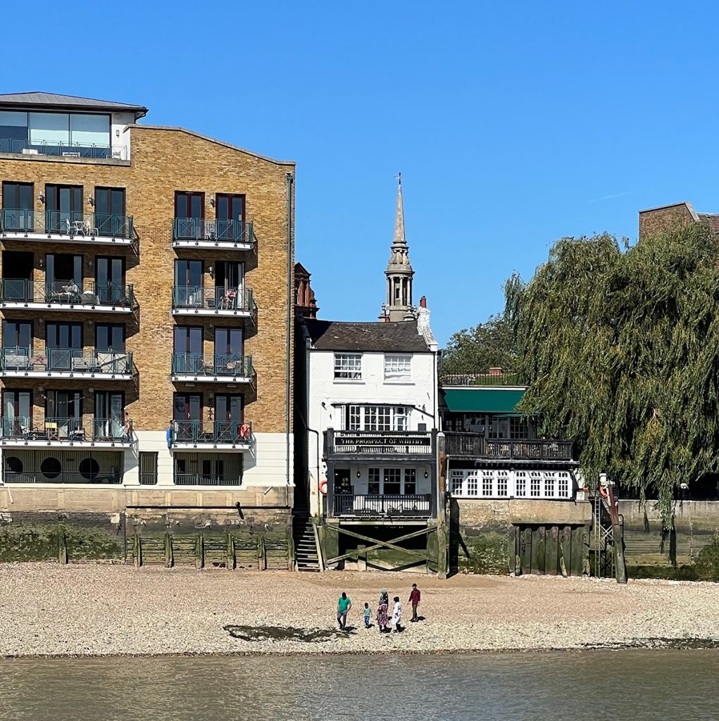 things-to-do-in-london-trip-prospect-of-whitby-riverside-pub-london