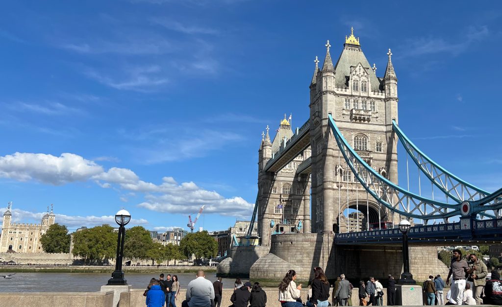 best-hotels-near-london-attractions-sunny-in-london-tower-bridge
