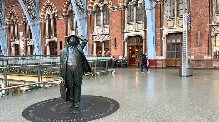 free-london-itinerary-st-pancras-train-station-sunnyinlondon