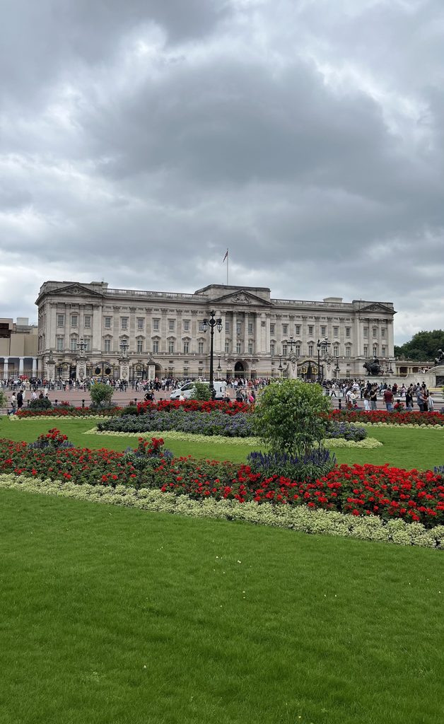 free-london-itinerary-sunnyinlondon-buckingham-palace