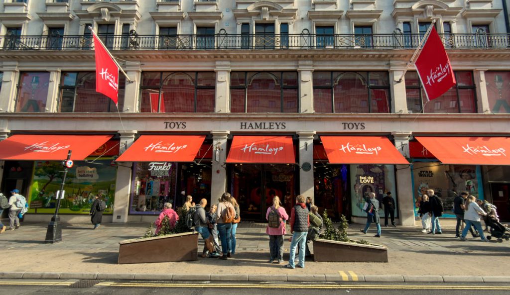 things-to-do-in-mayfair-london-Hamleys